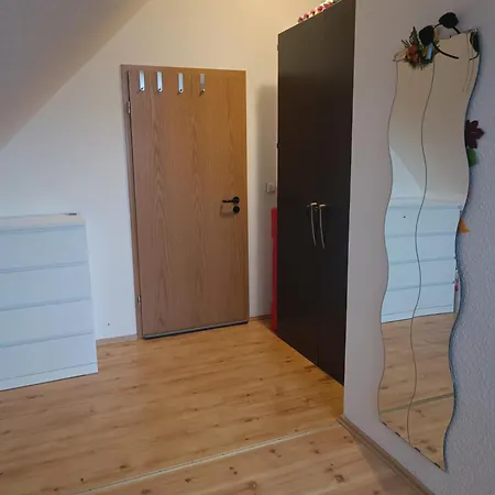 Helles 18 Qm In 6,5-zi-wohnung Naehe Frankfurt, Hanau, Buedingen, Friedberg Homestay *